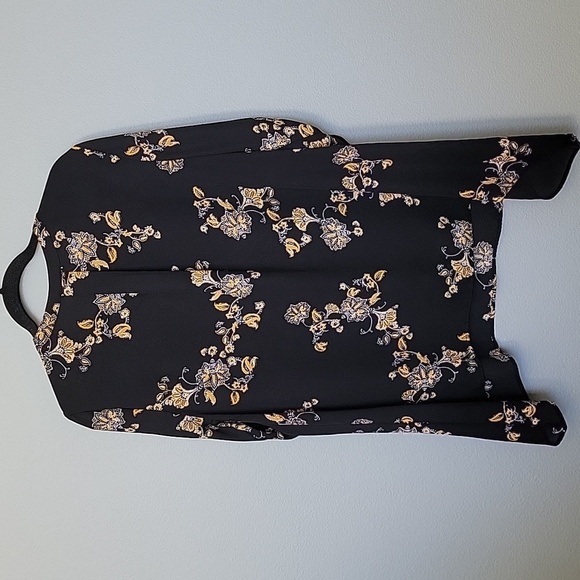 Torrid Romantic Feminine 00 Keyhole Sharkbite Hem floral Choker Style blouse - Picture 8 of 9